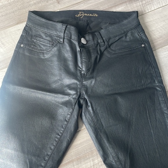 Dynamite Black Denim - Picture 3 of 5